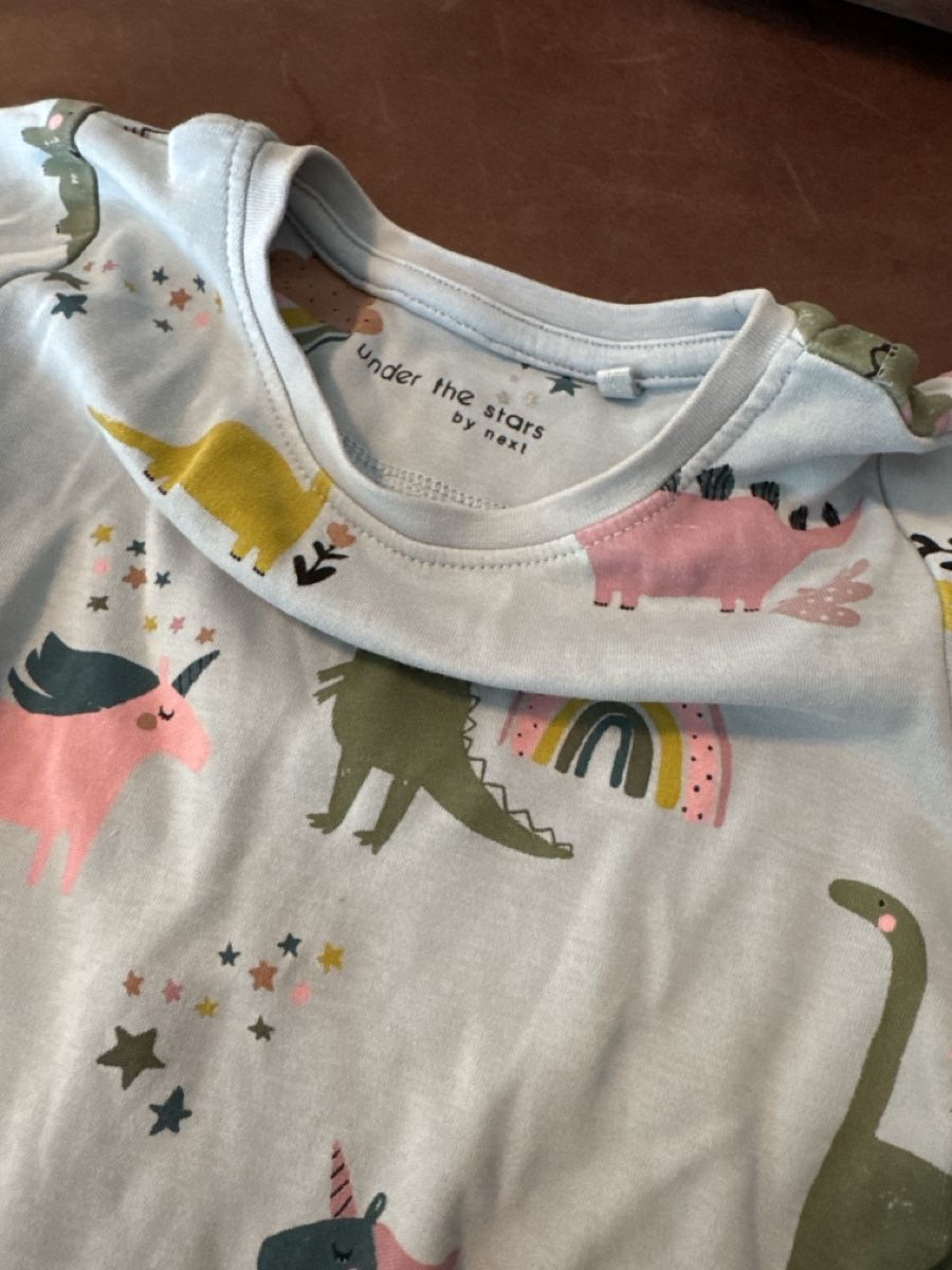 Next Pigiama & Simili: Next Sommer-Pyjama, Dino-Einhorn, Grösse 98 – Usato da Zürich venduto da Petrui 1