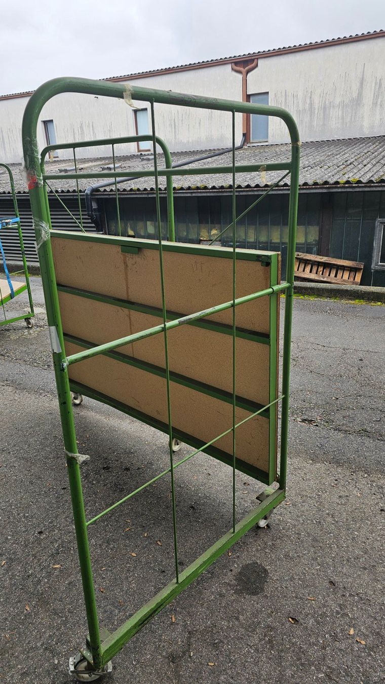 Valigie & Borse: Corlette Möbelwagen Rollbehälter – Usato da Diessenhofen venduto da Osio 2