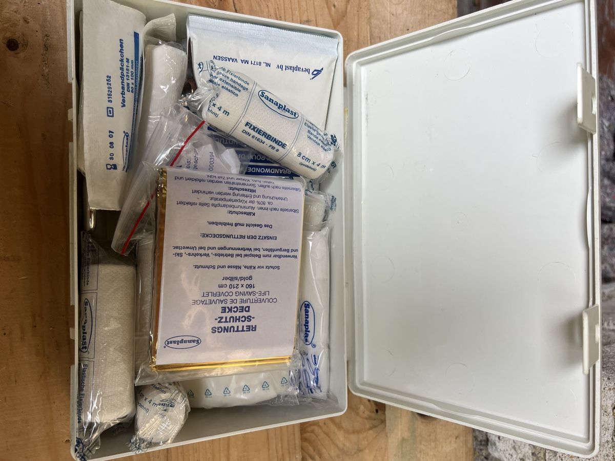 Mallettes de secours: Auto Apotheke  – D'occasion à Neuenhof par Willi111 1
