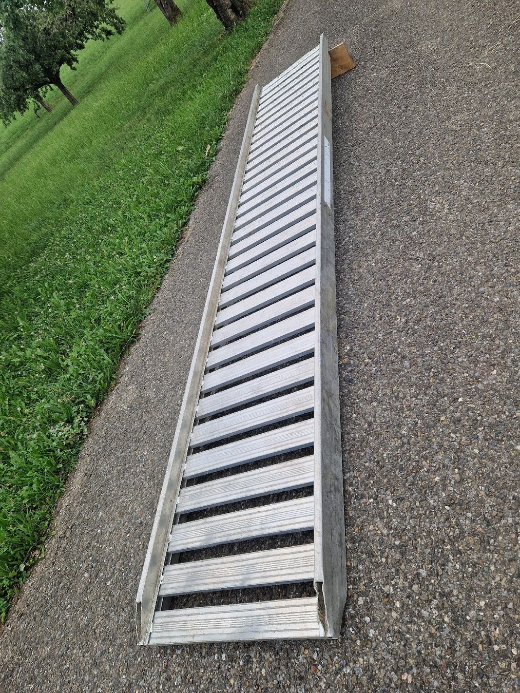 Sonstige Stalleinrichtungen: Mistrampe (Alu), 4 Meter lang – Gebraucht aus Dietschwil von ca_gmuer 1