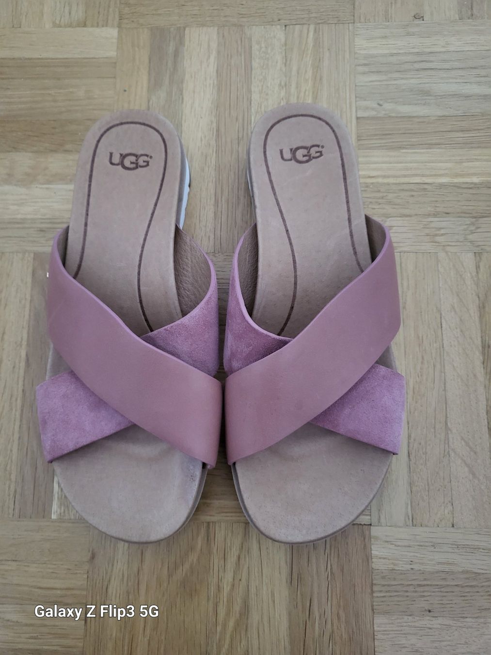 Ugg Scarpe da donna: Les chaussures – Nuovo (secondo la descrizione) da Versoix venduto da Lyucomm