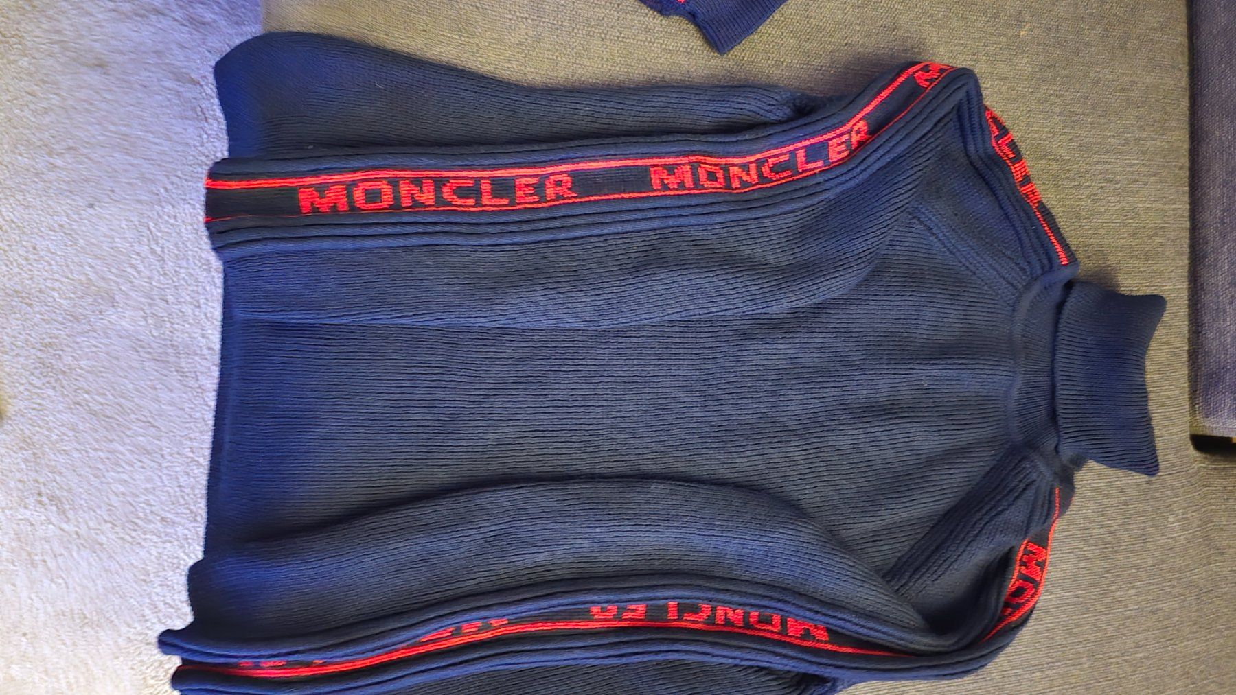 Moncler Maglioni & Felpe: Ensemble Moncler – Usato da Epalinges venduto da aldamarkes
