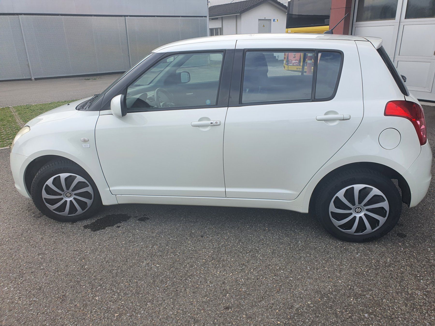 Suzuki Automobili: Suzuki swift 4x4 Klima – Usato da uznach venduto da V.G75 1
