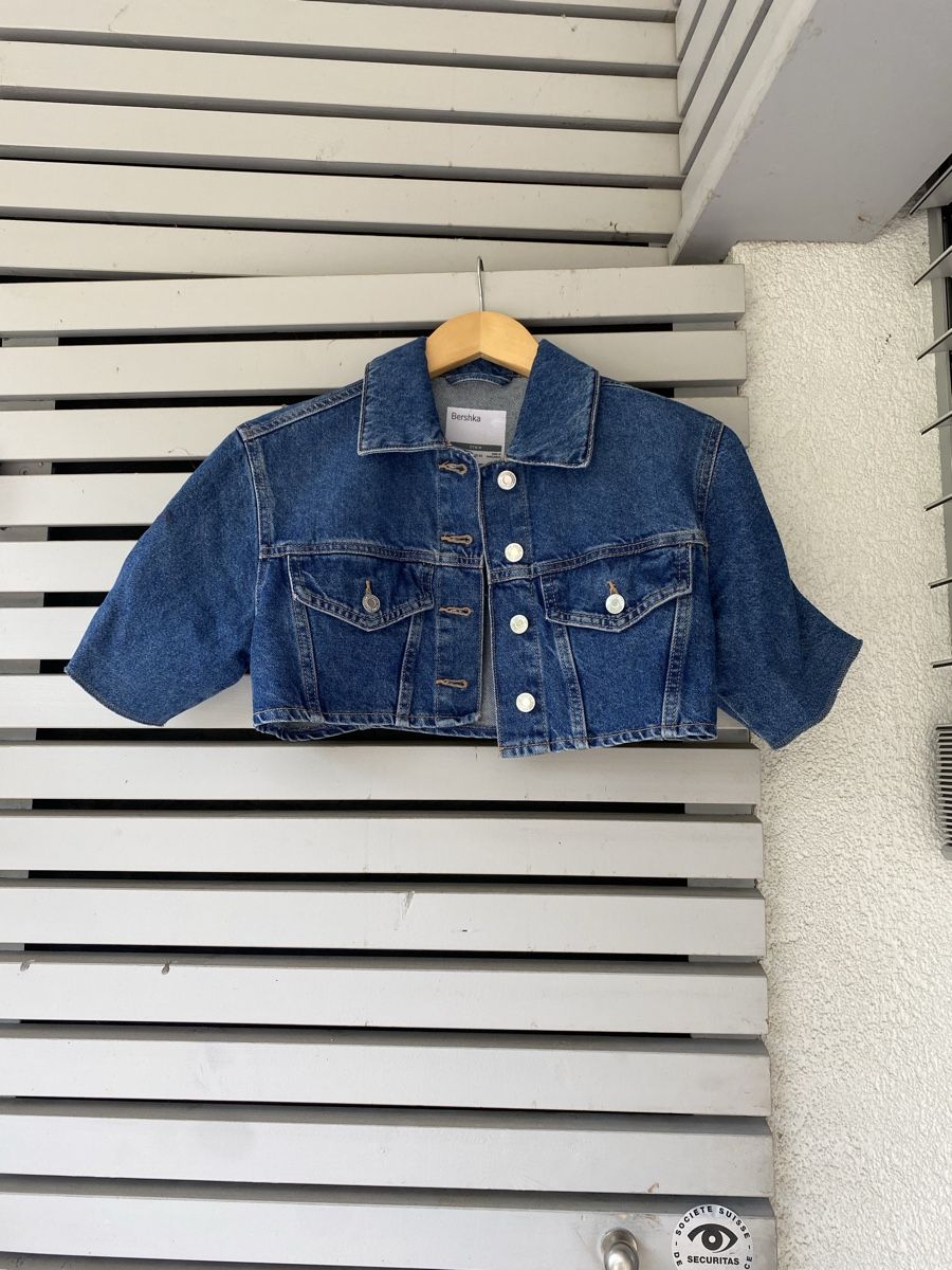 Bershka Giacche: Veste en jean courte – Nuovo (secondo la descrizione) da St-Légier venduto da lea_6k5s