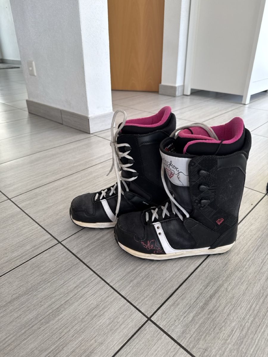 Nidecker Scarpe da donna: woman boots for snowboarding – Usato da Renens VD venduto da nan_8v9l