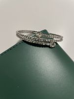 Eleganter Armreif mit funkelnden Zirkonia-Steinen