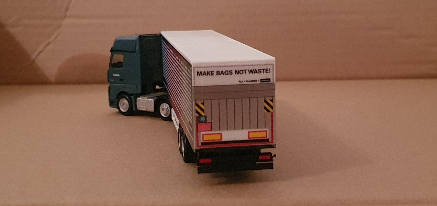 Herpa Modellini d'auto: HERPA. MB ACTROS 6X2. 1:87 CH. – Nuovo e nell'imballaggio originale da Romanel-s-Lausanne venduto da Bidule01 2