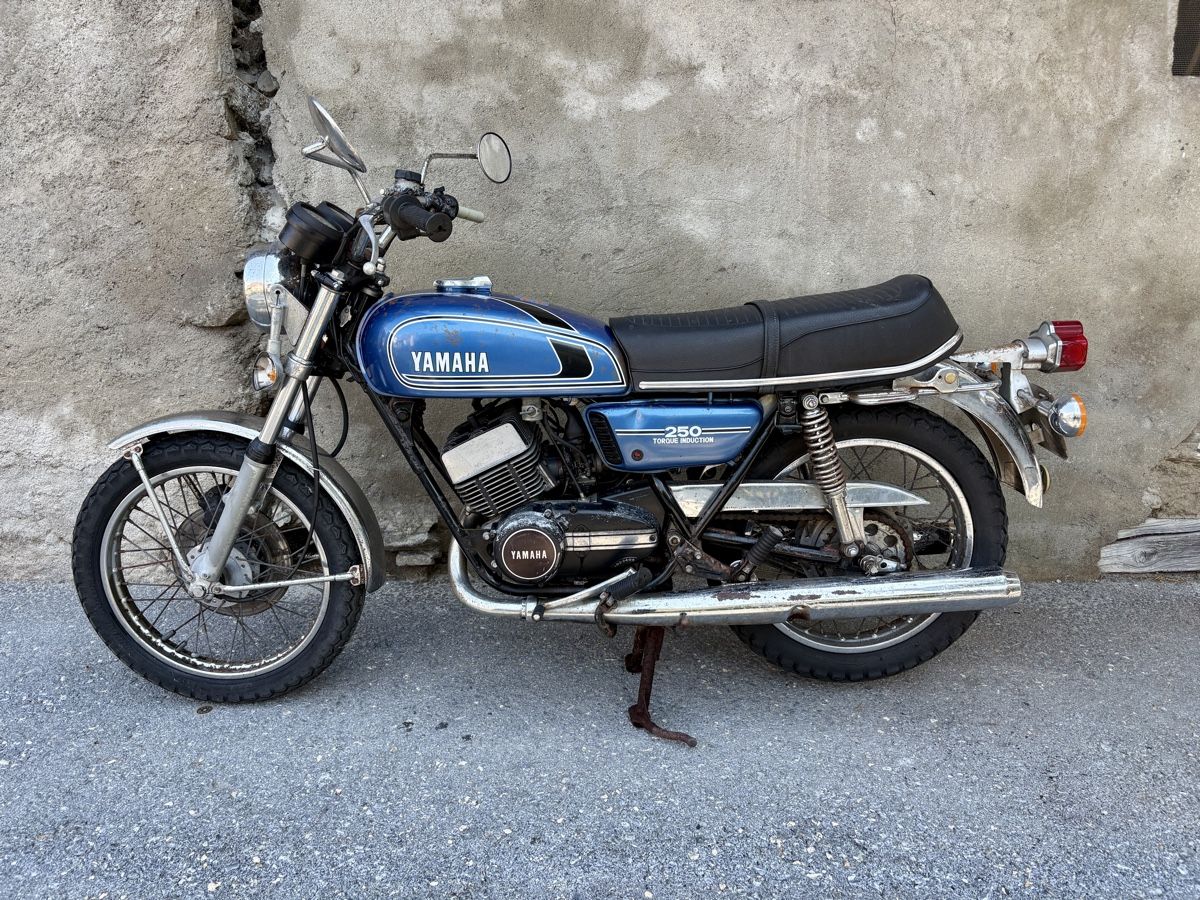Yamaha Strasse: Yamaha 522 RD 250 – Defekt aus Baltschieder von Wengi