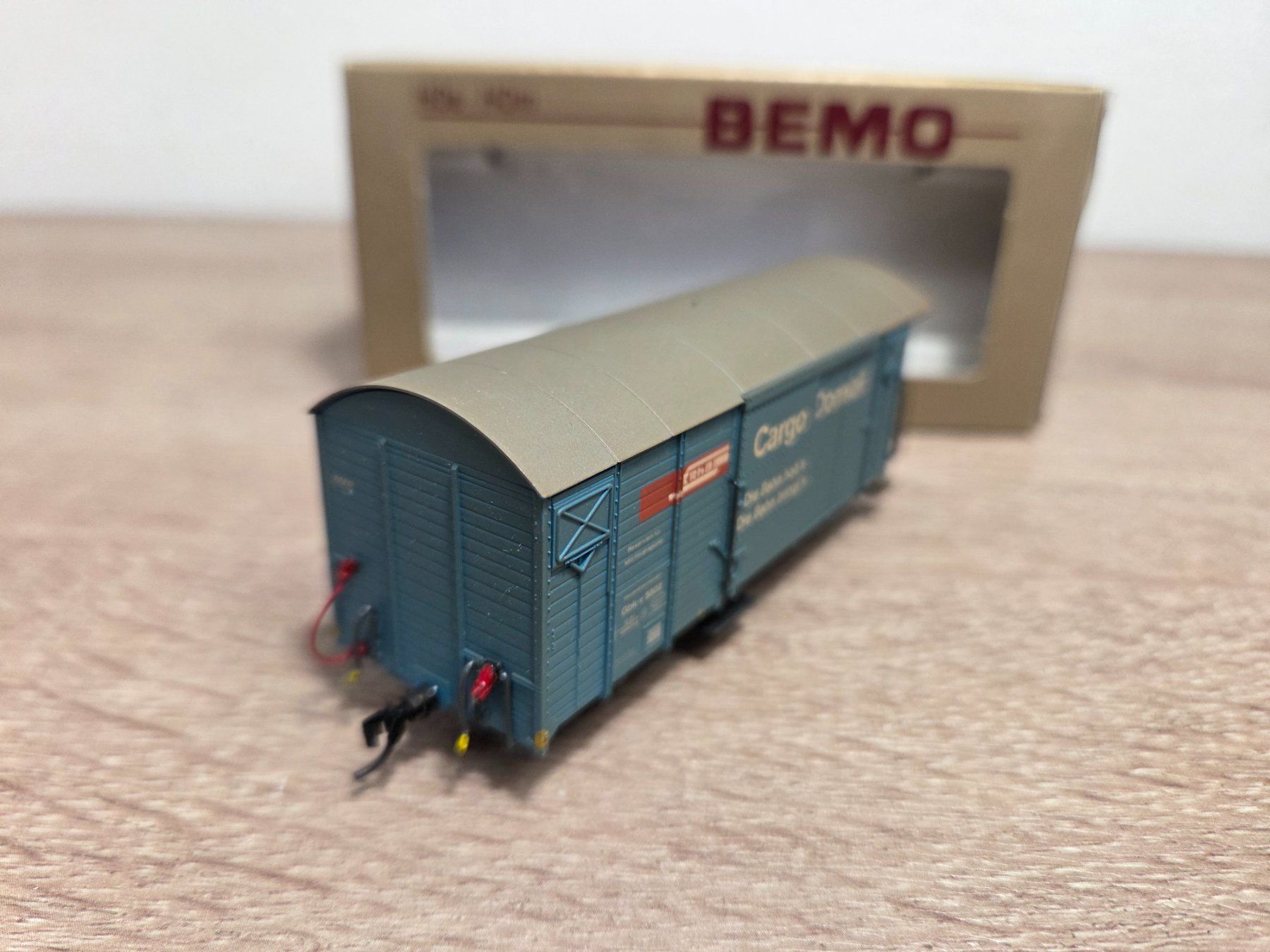 Bemo Modelleisenbahnen: Bemo 7482.100 Güterwagen Cargo RhB H0m – Gebraucht aus St-Aubin-Sauges von Lo_Go 2