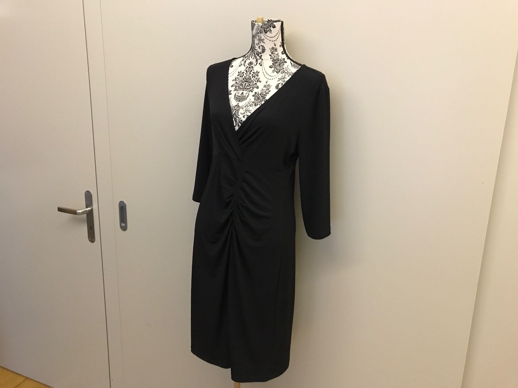 Vestiti: Kleid Apart – Usato da Marthalen venduto da Chuegi1 2