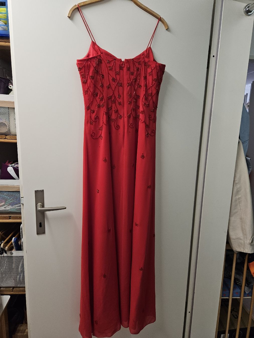 Kleider: Abendkleid Modissa Rot Perlen Grösse S – Gebraucht aus Widen von Calgary 2