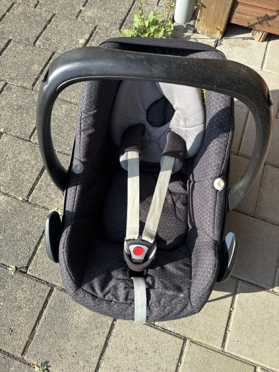 Maxi-Cosi Seggiolini per auto: Pebble Plus Kindersitz und Maxi-Cosi 2wayFix Basis – Usato da Obergerlafingen venduto da gue_gp2l 1