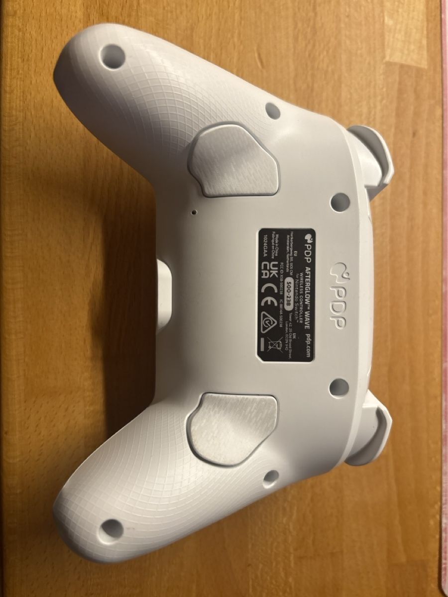 Consoles: Nintendo Switch Afterglow Wave Controller  – D'occasion à Liebefeld par nurseli 1