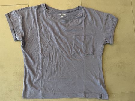 T-Shirt violett mit Tasche & Schlitzen XS neu
