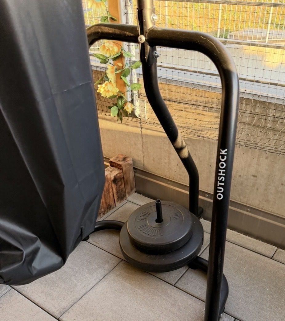 Decathlon Sacchi da boxe: Boxsack mit Ständer und Handschuhen – Usato da Uzwil venduto da Roger_Louis 2