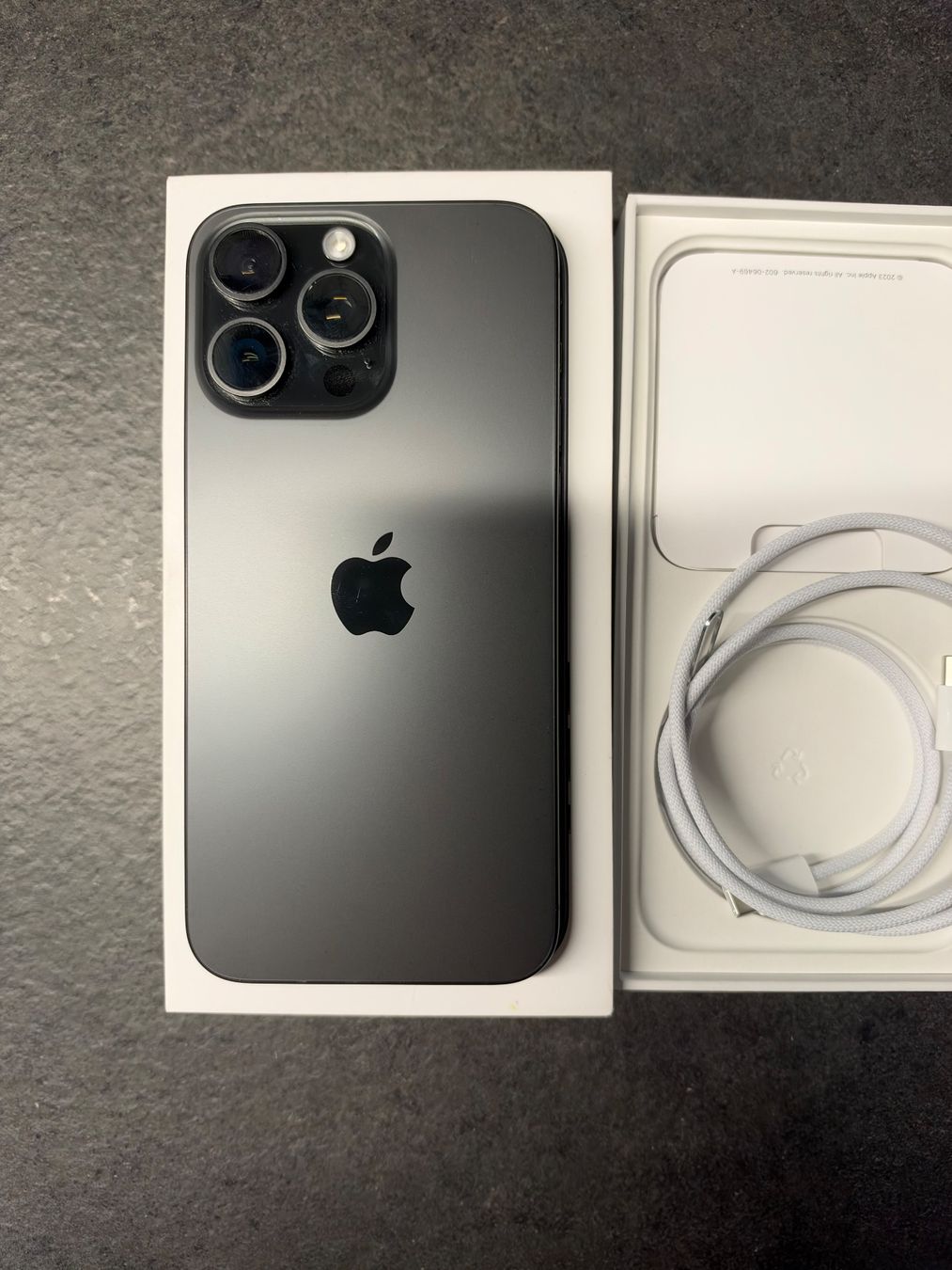 Apple Telefoni cellulari / Smartphones: Apple iPhone 15 Pro Max (gebraucht) – Usato da Riehen venduto da dubravkaV 1