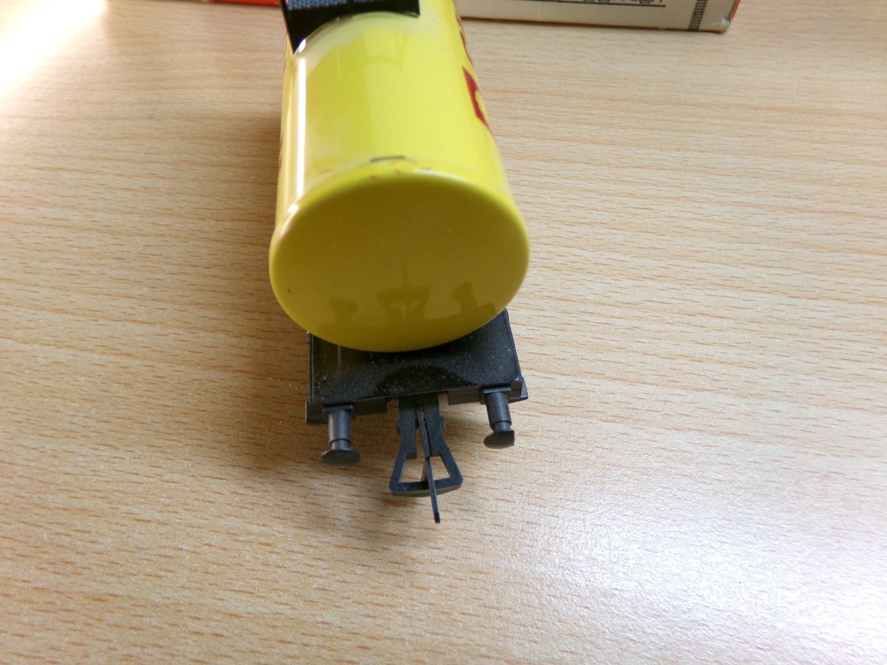 Fleischmann Modellini di ferrovie: Fleischmann 5031 Anhänger gelb Shell – Usato da Hombrechtikon venduto da Se9 7