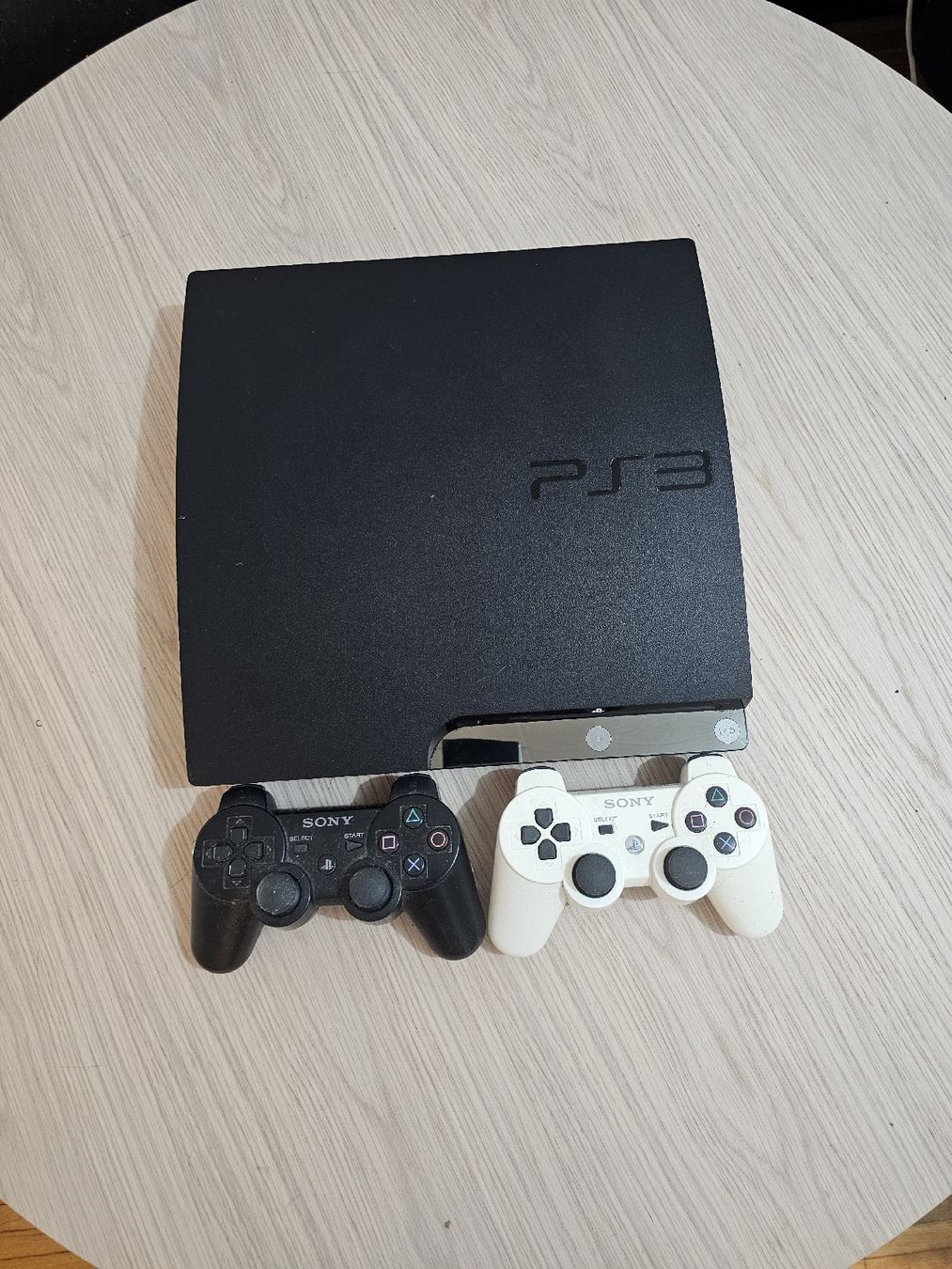 Sony Konsolen: Pack PS3 + 2 manettes + 25 jeux – Gebraucht aus Renens VD von Cassandra-95