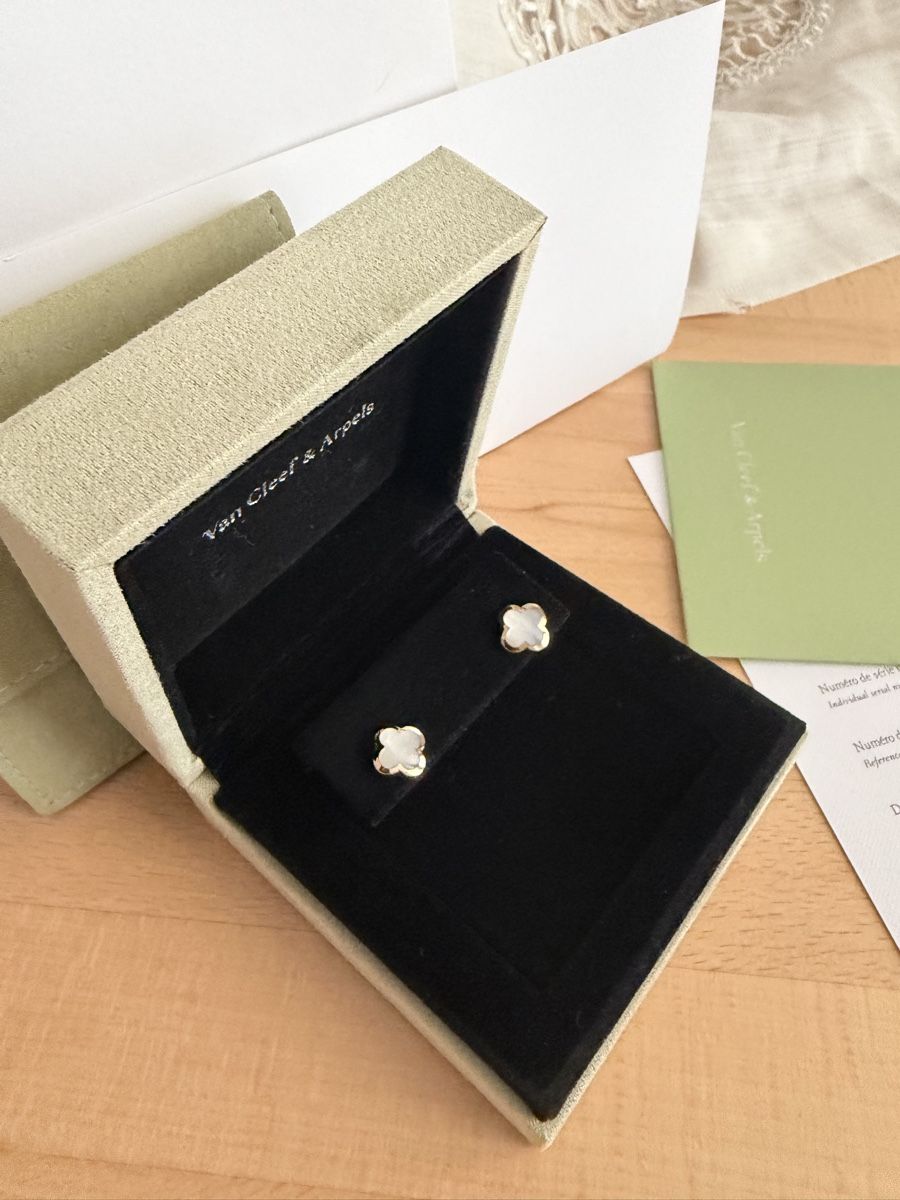 Ohrringe & -stecker: Original Van Cleef & Arpels Alhambra Ohrstecker mit Perlmutt – Gebraucht aus Bern von AndrewHM 1