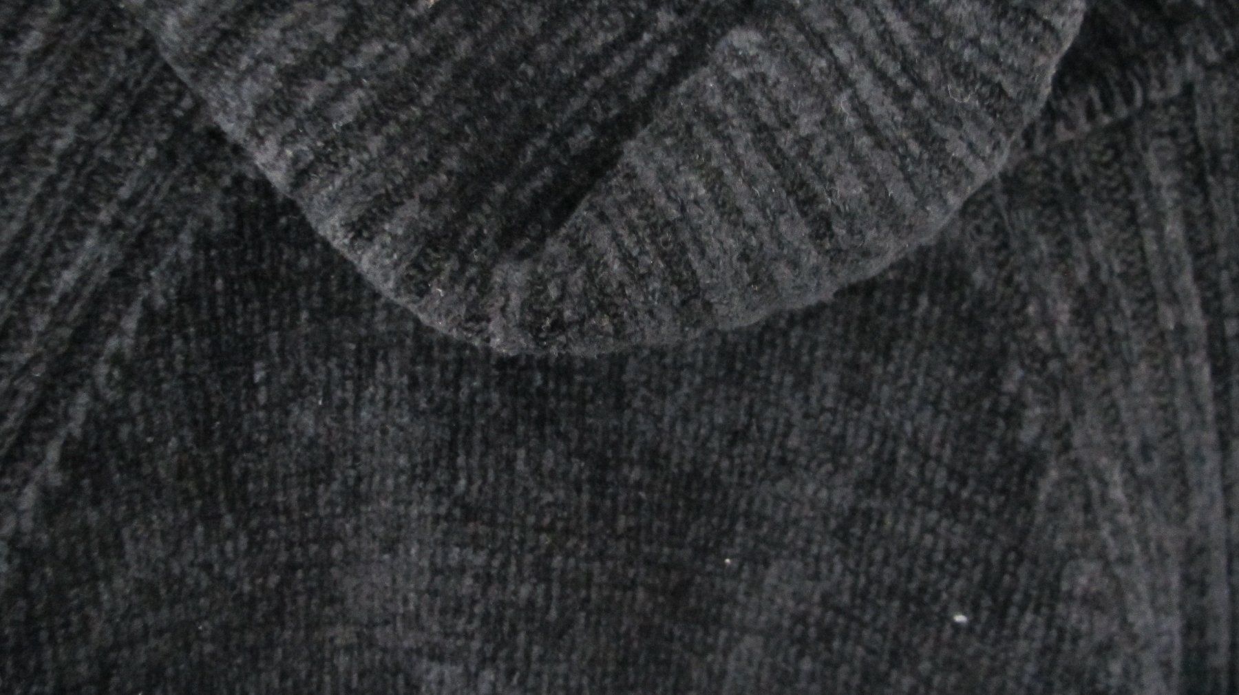 Pullover & Sweatshirts: 2 PULLS NOIR WA NG – Gebraucht aus Murten von Selliot 3