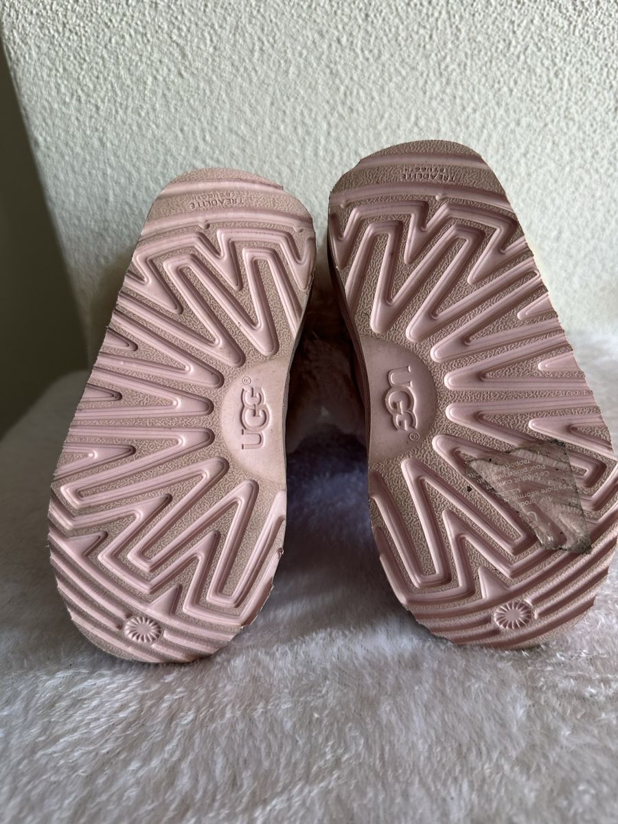 Ugg Scarpe per ragazze: UGG Boots Classic Short Patchwork Fluff Grösse 25 rosa🎀 – Usato da Safenwil venduto da Whoopie1 3