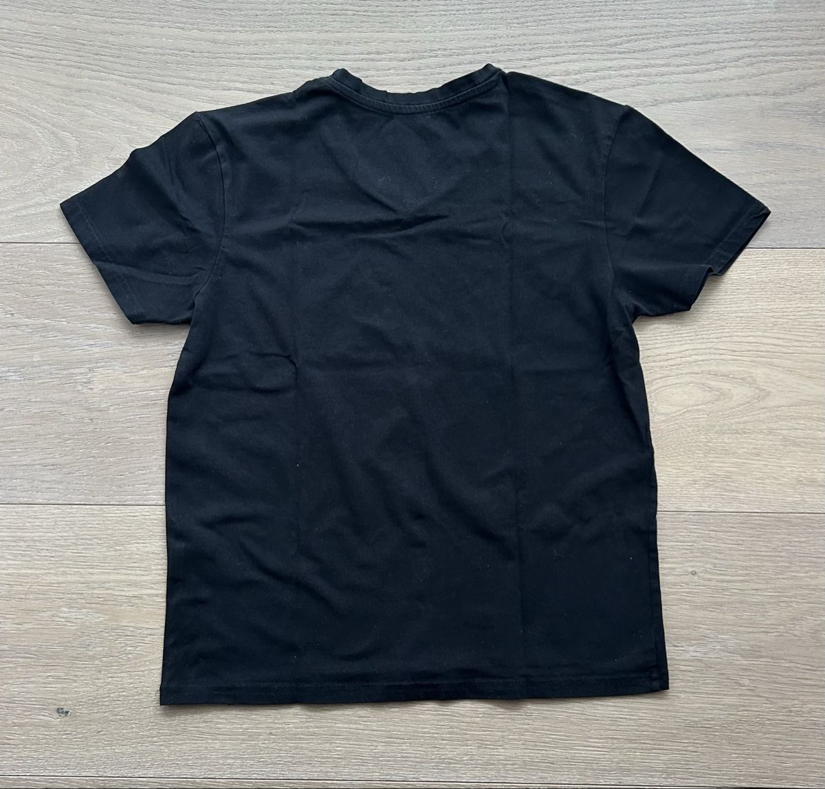 Pull&Bear T-shirt: Pull&Bear V-Neck T-Shirt – Usato da Zug venduto da mbe_t5j2 1