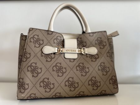 Guess Handtasche Logo Print Beige/Weiss Sommer-Saison ☀️ 👜