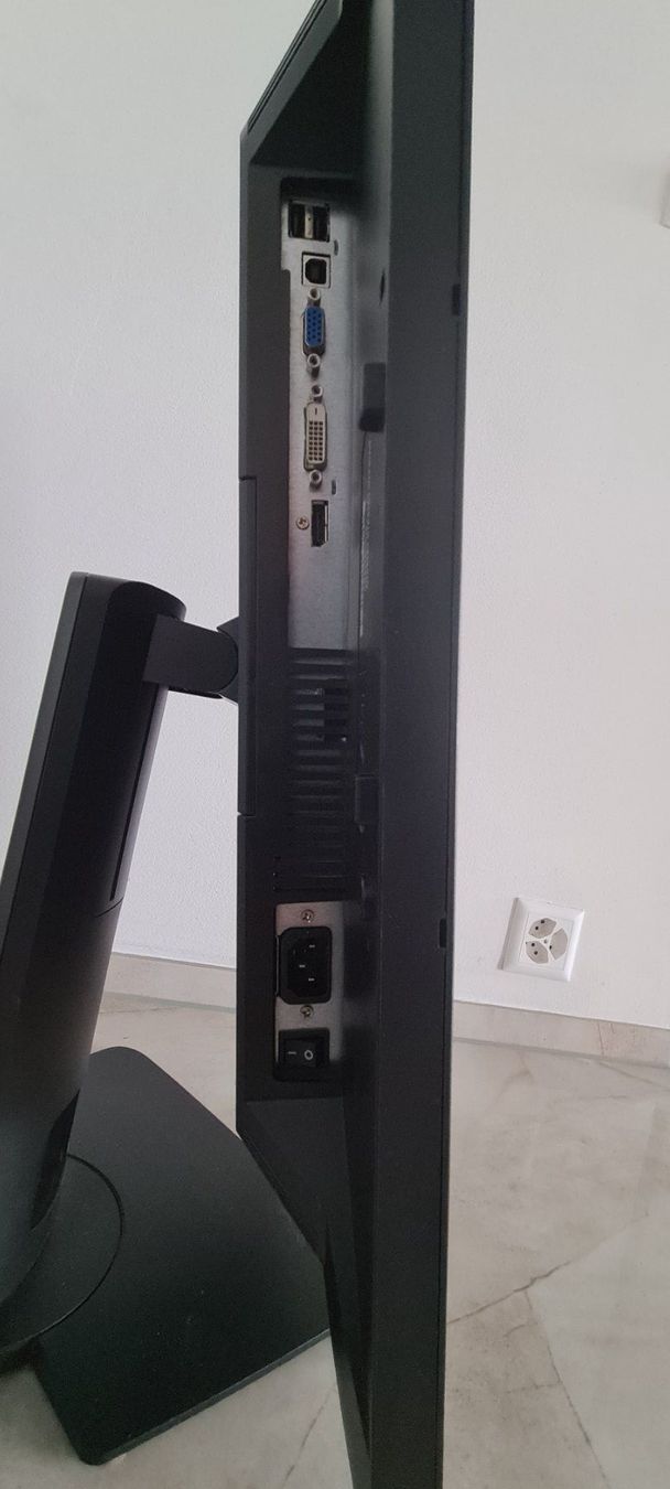 Hewlett Packard Ecrans: Monitor HP Z24i – D'occasion à Brunnen par Fredlenzo 4