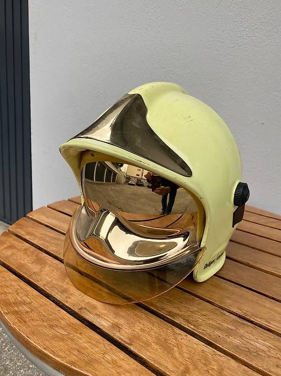 Pompieri: Casque de pompiers F1 – Usato da Colombier NE venduto da mim_k8mq
