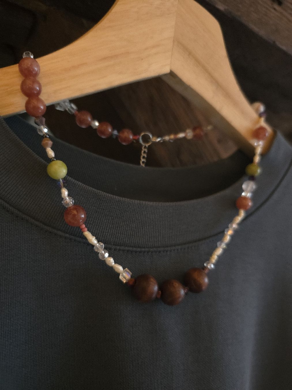 Catenine: Handmade Statement Kette mit Süsswasserperlen & Natursteinen – Nuovo e nell'imballaggio originale da Interlaken venduto da NataliiaS 3