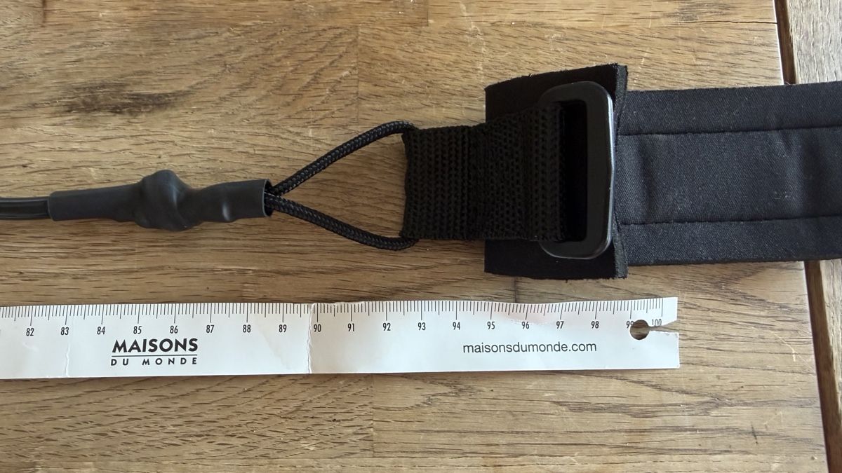 Planches de surf: Black Surfboard Leash, ankle strap, good condition – Neuf (Voir description) à Lugano par bad_2t9b