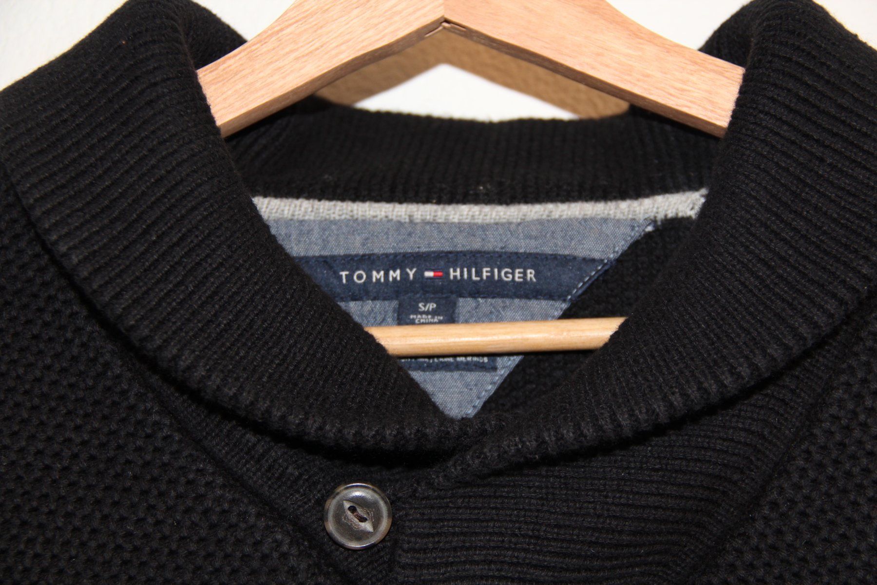 Tommy Hilfiger Pullover & Sweatshirts: Vintage Tommy Hilfiger V-Ausschnitt-Pullover Size S/G – Gebraucht aus Ottoberg von fam_6bkp 2