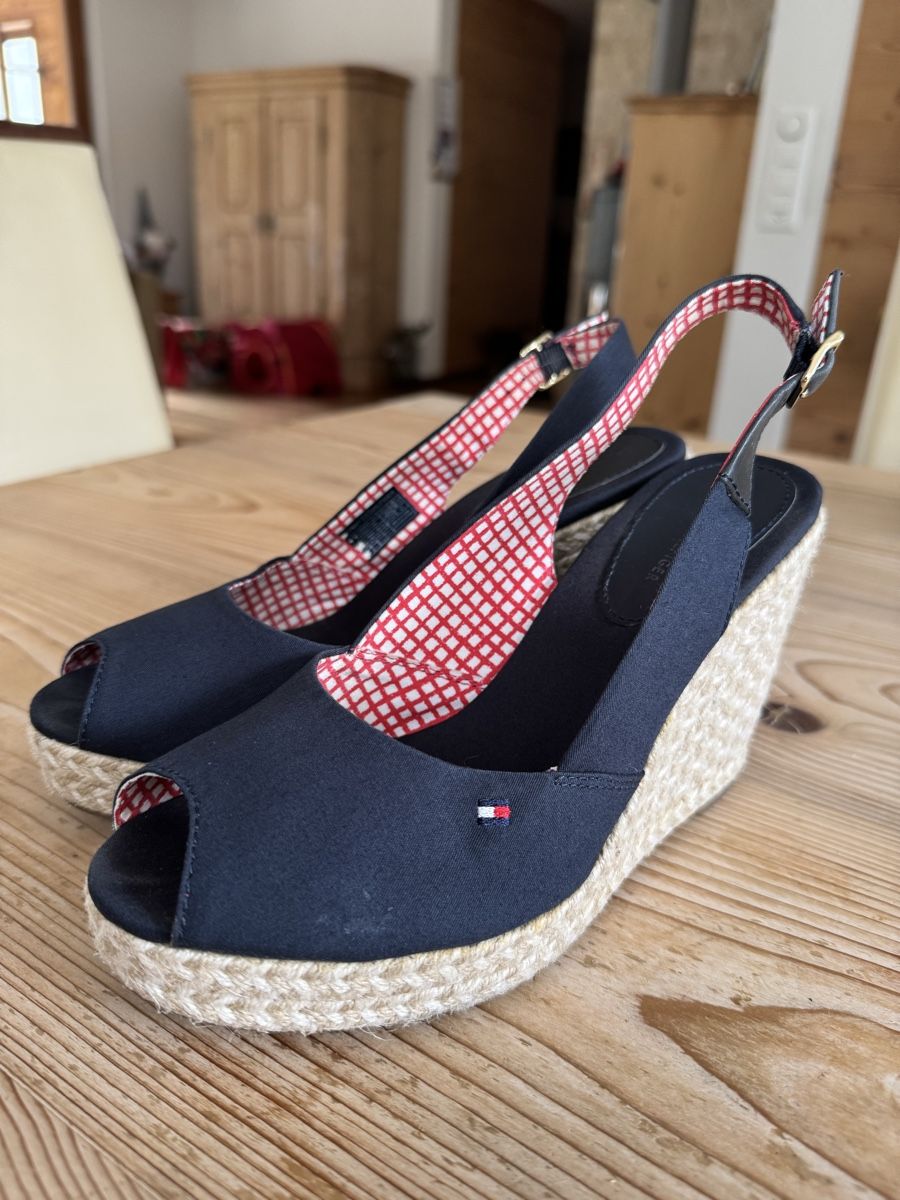 Tommy Hilfiger Scarpe da donna: Tommy Hilfiger Plateau Sandale – Usato da Rorschacherberg venduto da lya_u