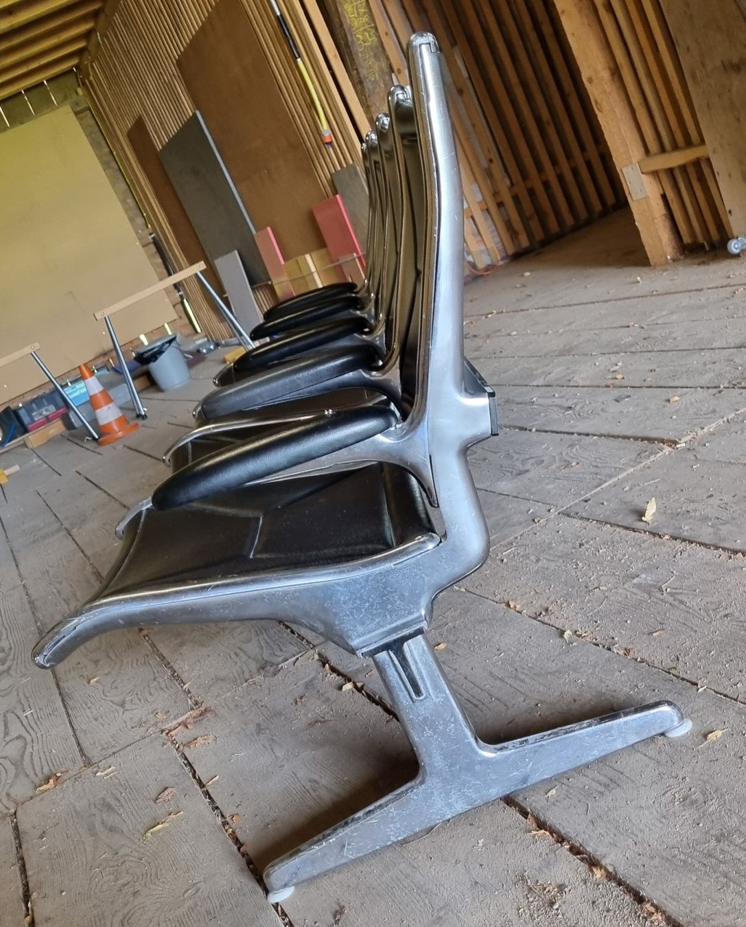 Panchine: Eames vintage Wartebank/ 4er, Design-Klassiker, Schwarz – Usato da Wädenswil venduto da weihpos 7