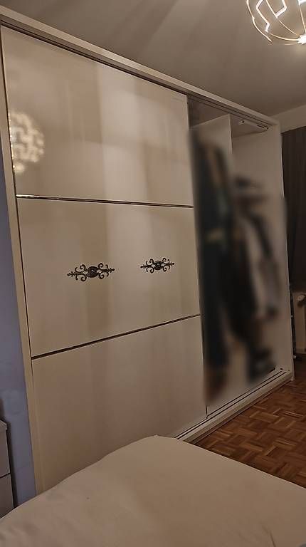 Armadi: Kleiderschrank mit Schiebetüren – Difettoso da Reinach BL venduto da yue_9zlz 1