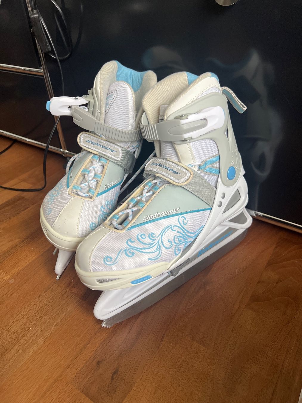 Pattini da ghiaccio: Rollerblade Bladerunner Schlittschuhe Gr. 35-39 – Usato da Jona venduto da Sariksa 1