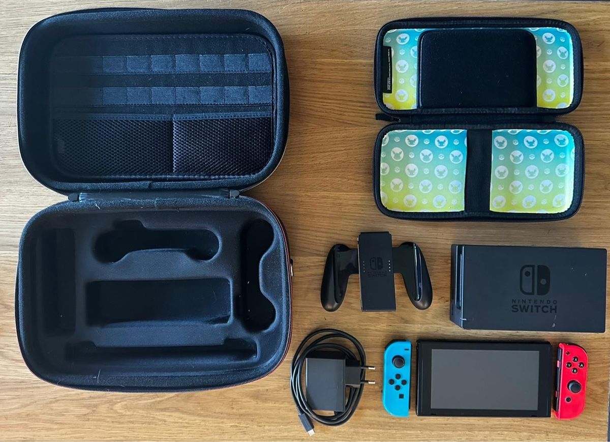 Nintendo Consoles: Nintendo Switch mit Zubehoer-Tasche – D'occasion à Lüscherz par channad 5