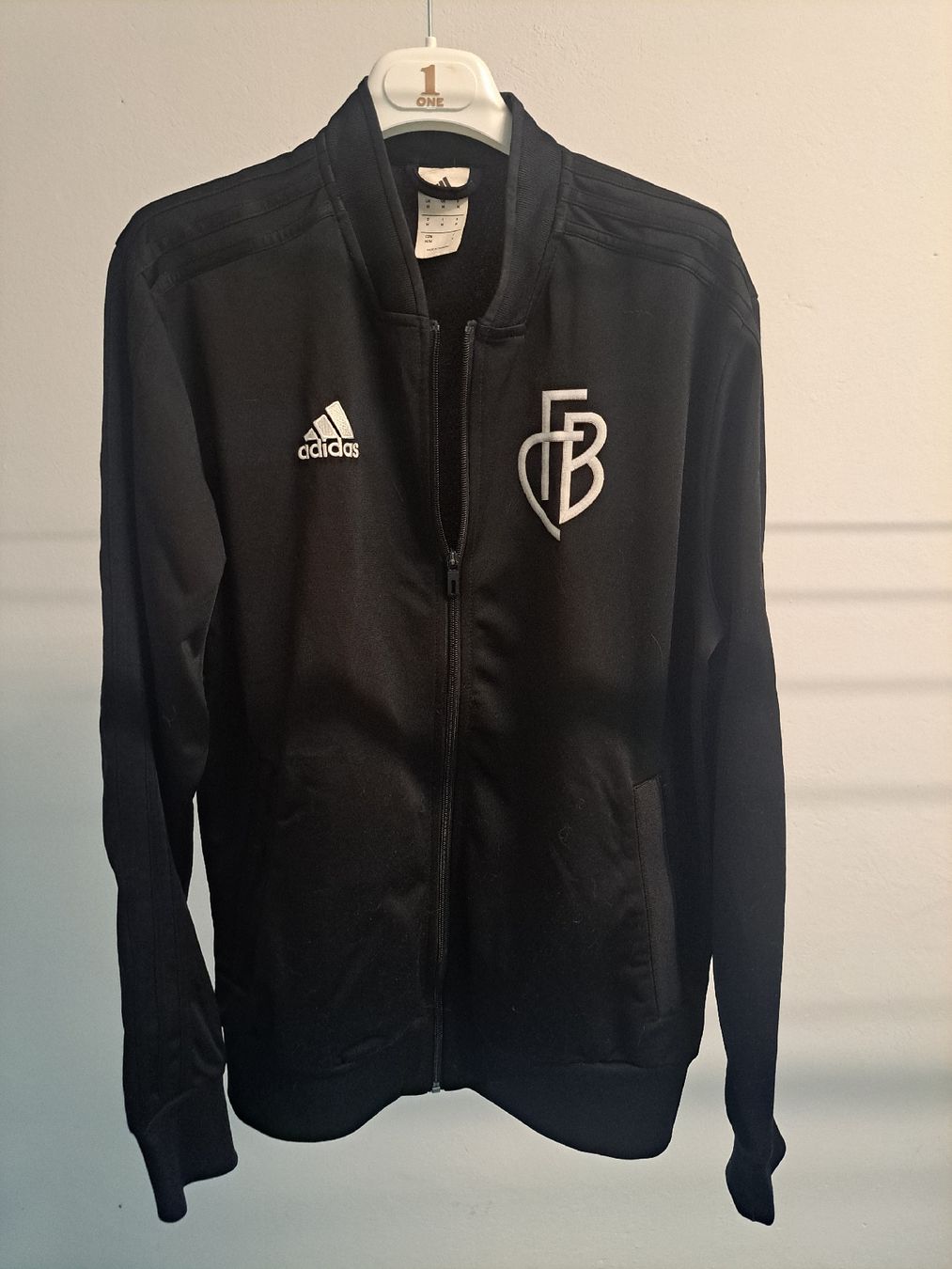 Adidas Giacche: FCB Jäckli von Adidas – Usato da Basel venduto da kru_m5x5 1