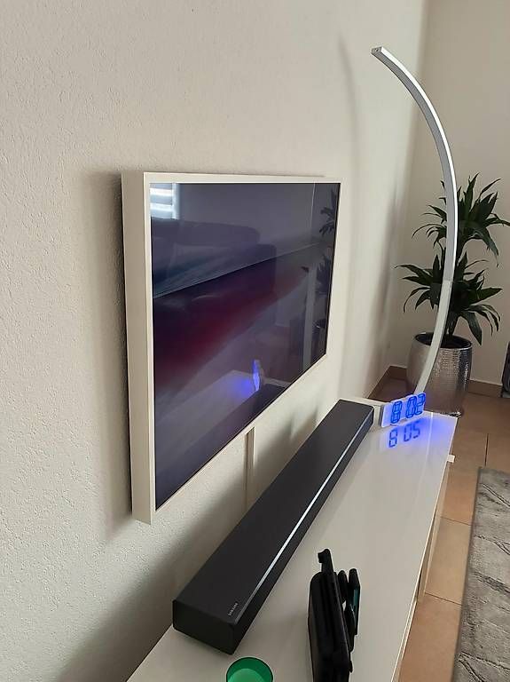 Televisori: TV et barre de son Samsung + support mural – Usato da Lavigny venduto da SamboTon 1