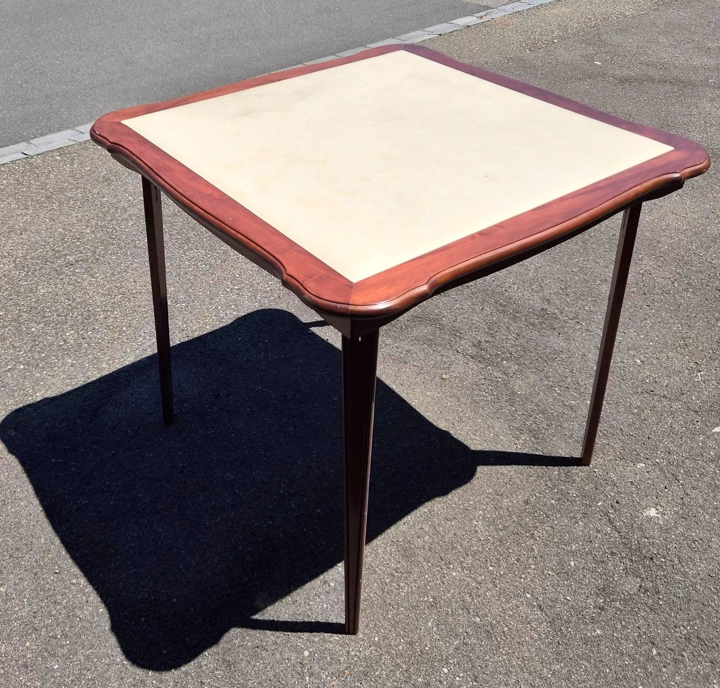 Tischset: Spielset Tisch mit 4 Stühlen – Gebraucht aus Zürich von Primanoctis 4