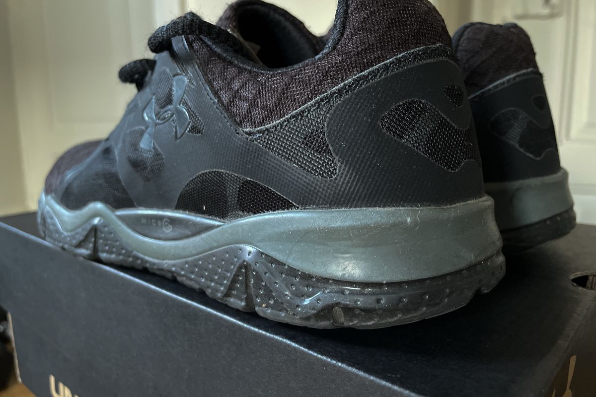 Under Armour Scarpe da uomo: Under Armour Trainingsschuhe Micro G Monza – Usato da ZÜRICH venduto da itemscollector 2