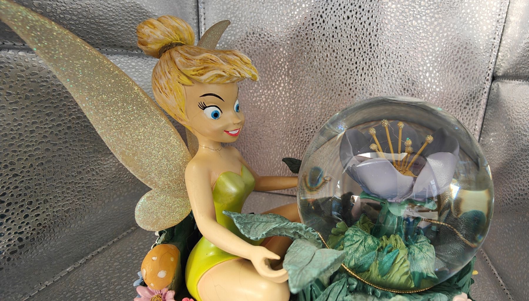Disney Statuette: Disney Tinkerbell Schneekugel mit Musik – Usato da Horgen venduto da Suena72 1