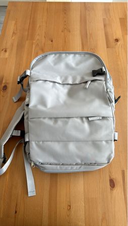 Grauer Weekender/Reise Rucksack - Viel Stauraum, neu