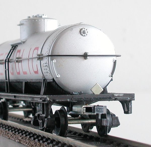 Modellini di ferrovie: US Kesselwagen CPOX Spur H0 – Usato da Oberwil BL venduto da Klang 2