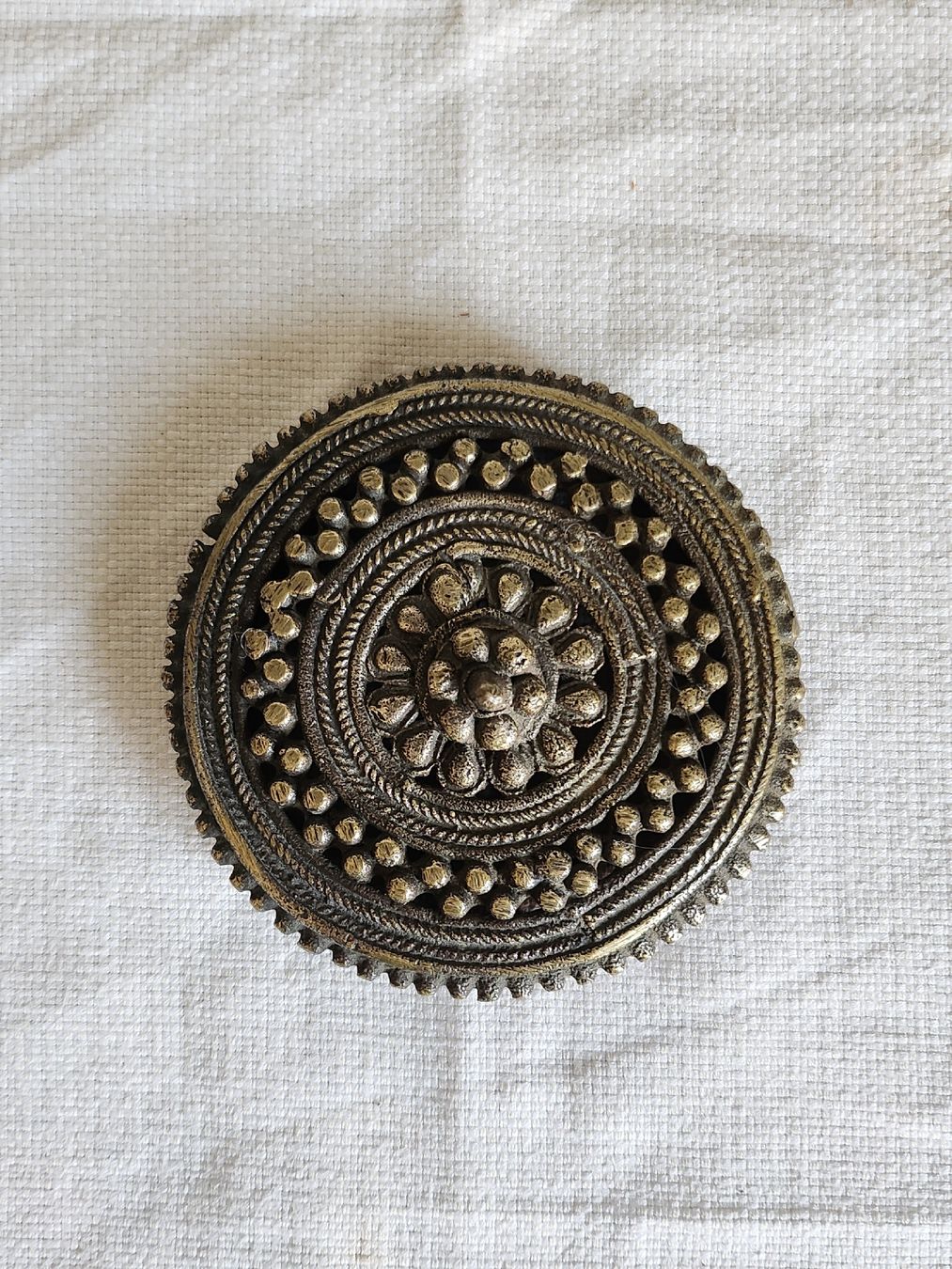 Alle Dekorationen: Vintage Räucherdose Metall orientalisch verziert rund – Gebraucht aus Zürich von BAENZERINO 5