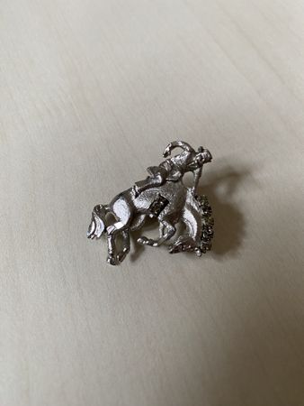 Bolo Tie, Reiter auf Pferd, mit 7 Kristallsteinen