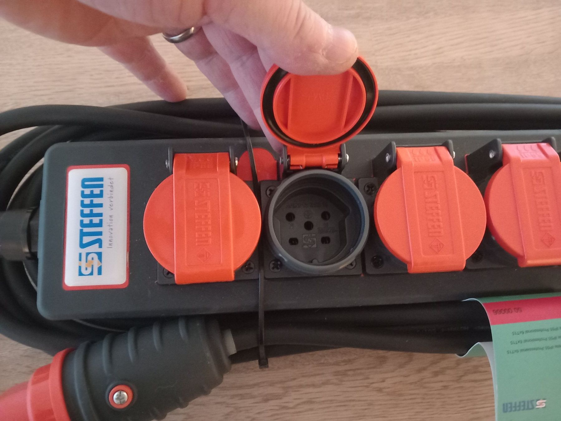 Elektrotechnik: Gummisteckdosenblock 6xT15 IP55 – Neu und originalverpackt aus Thun von Beas-Allerlei 1