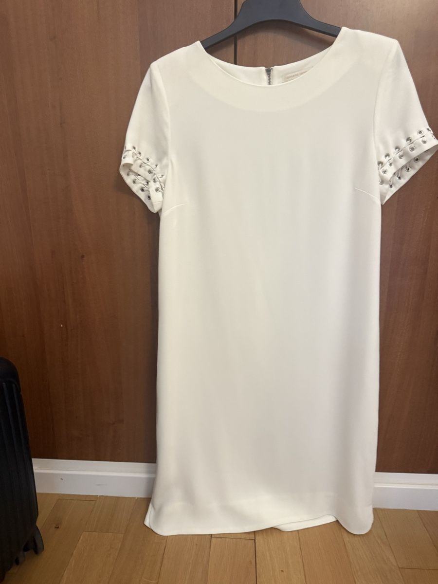 Gérard Darel Kleider: Robe blanche Gérard Dare taille 38 lacets manche – Gebraucht aus La Croix-de-Rozon von ben_9qlz