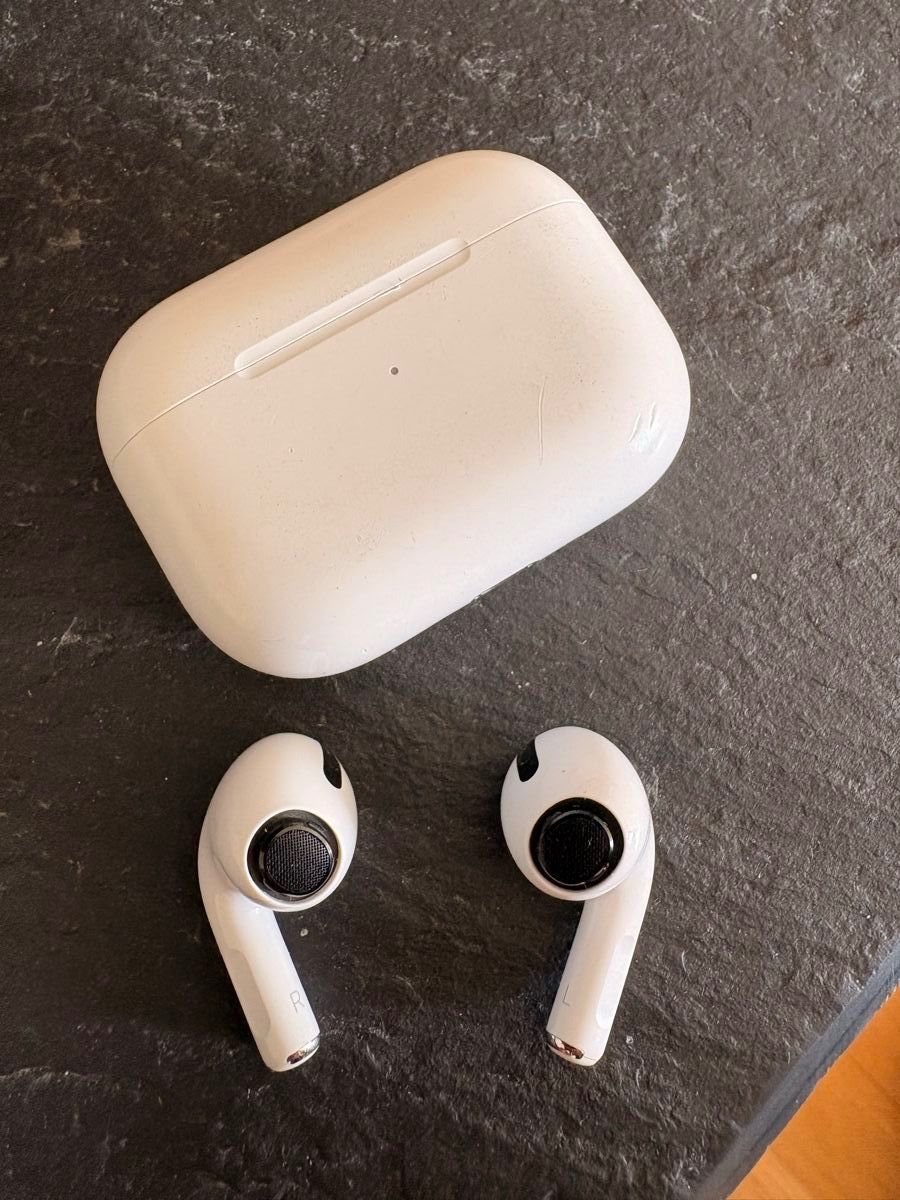 Apple Cuffie: Apple AirPods wireless earphones – Usato da Zürich venduto da AliZueri