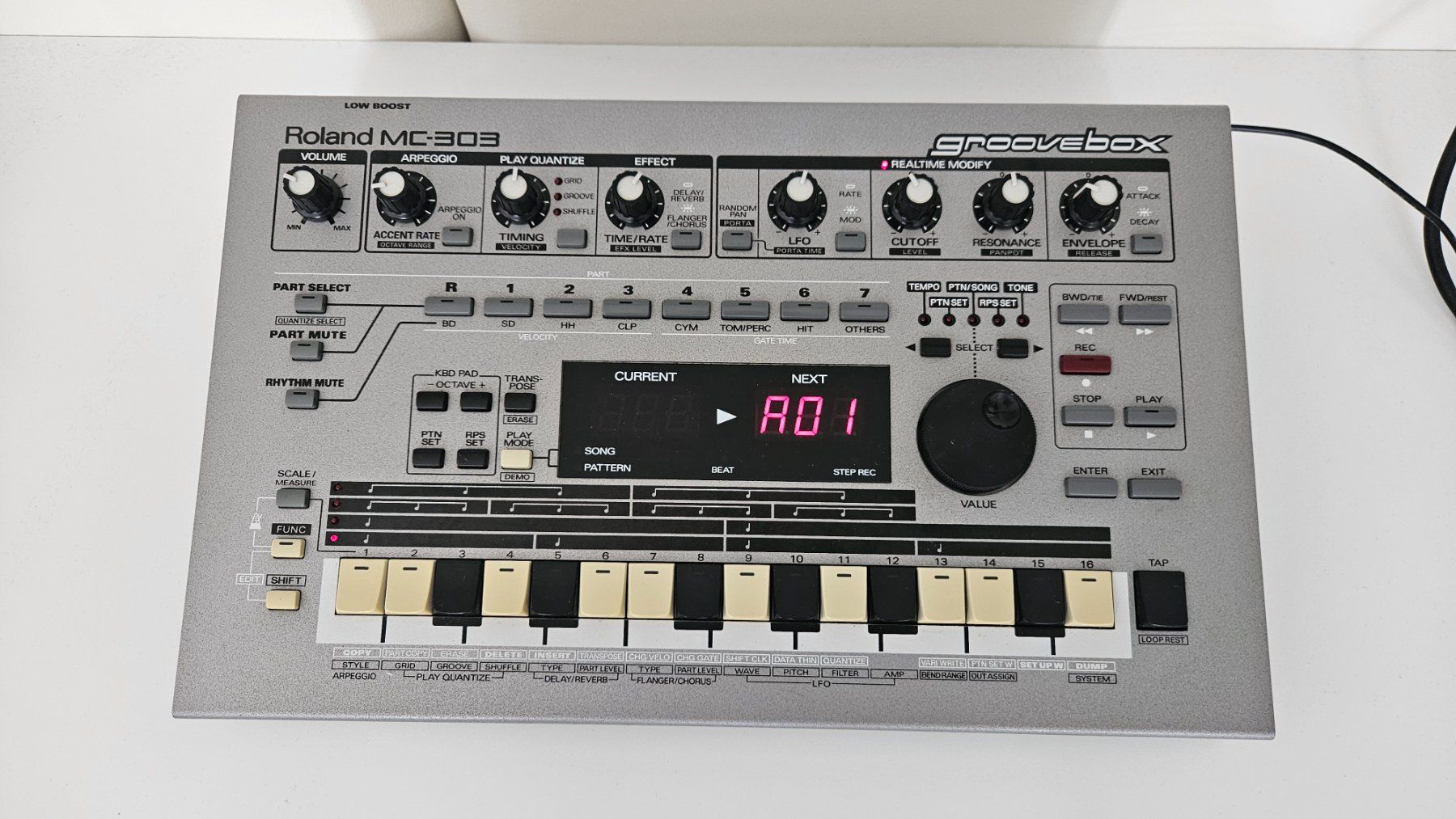 Strumenti musicali: Roland MC-303 Groovebox – Usato da Winterthur venduto da Joggler
